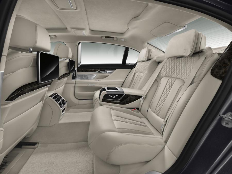  BMW 750Li xDrive 2015 года  (фото 15 из 41)